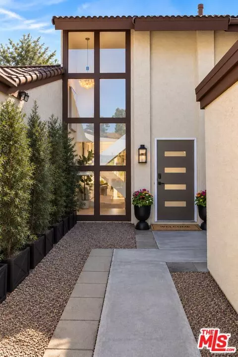 5562 E Vista Del Rio, Anaheim, CA 92807