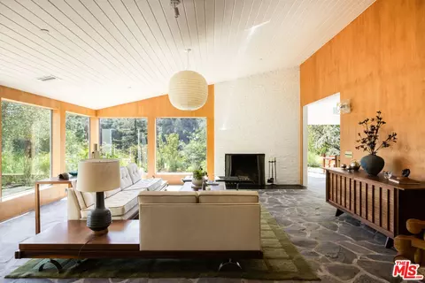 8141 Cornett Dr, Los Angeles, CA 90046