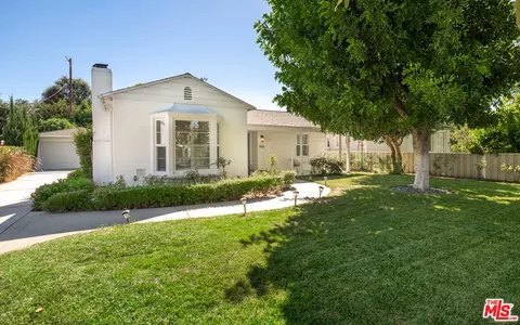 11752 Hartsook St, Valley Village, CA 91607