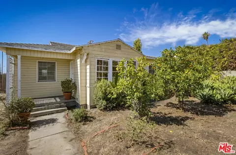 1151 Chestnut Ave, Manhattan Beach, CA 90266