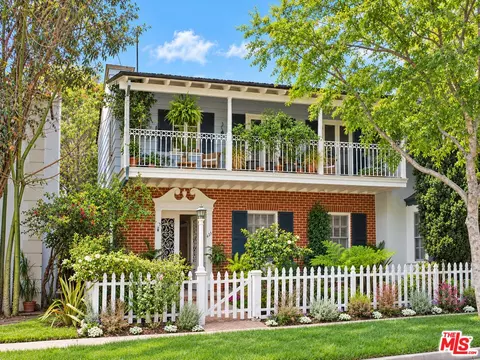 125 S Crescent Dr, Beverly Hills, CA 90212