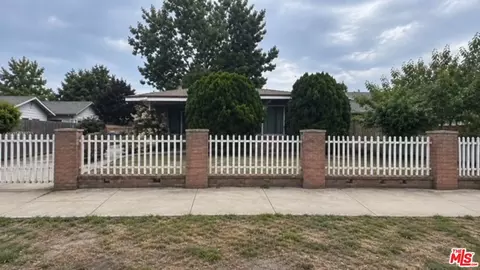 834 E 104th St, Los Angeles, CA 90002