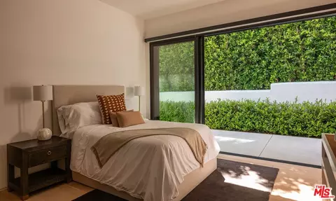 Bedroom - 29800 Cuthbert Rd, Malibu, CA 90265 photo 4 of 5