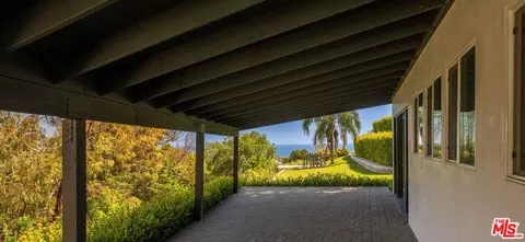 Exterior - 29800 Cuthbert Rd, Malibu, CA 90265 photo 2 of 3