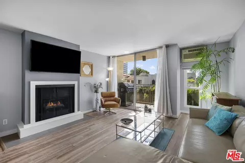 6151 Orange St #201, Los Angeles, CA 90048