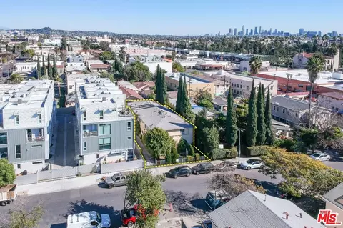 1140 N Beachwood Dr, Los Angeles, CA 90038