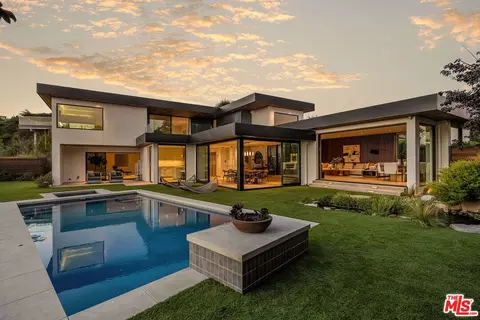 2261 Hercules Dr, Los Angeles, CA 90046