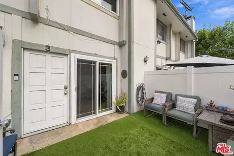 22865 Del Valle St #3, Woodland Hills, CA 91364