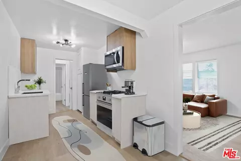 Entry Way - 6068 Atlantic Ave, Long Beach, CA 90805 photo 1 of 1
