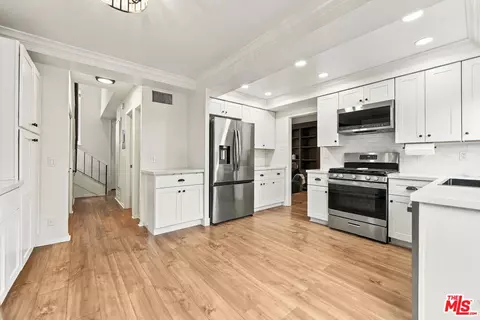 5658 Etiwanda Ave #7, Tarzana, CA 91356