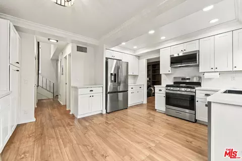 5658 Etiwanda Ave #7, Tarzana, CA 91356