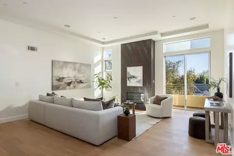 5525 W Olympic Blvd #402, Los Angeles, CA 90036