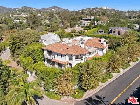 305 N Tigertail Rd, Los Angeles, CA 90049