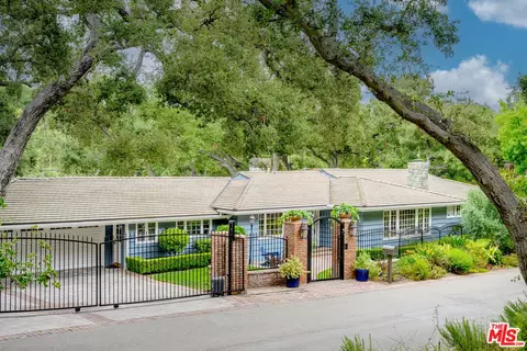 525 Berkshire Ave, La Canada Flintridge, CA 91011