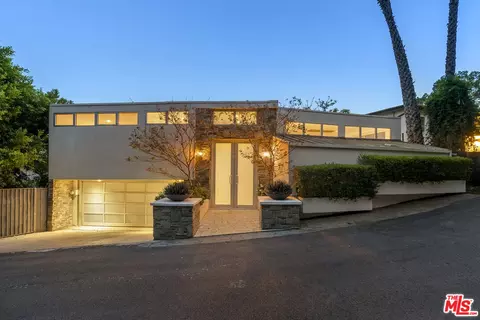 9222 Kinglet Dr, Los Angeles, CA 90069