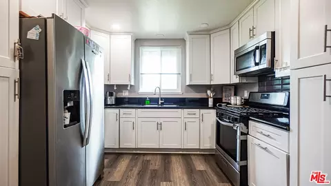Kitchen - 2588 Byron St, Highland, CA 92346 photo 1 of 3