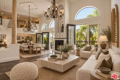 6383 Quebec Dr, Los Angeles, CA 90068
