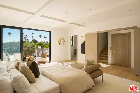 11967 Mayfield Ave #104, Los Angeles, CA 90049