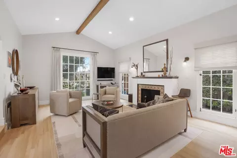 2330 Midvale Ave, Los Angeles, CA 90064