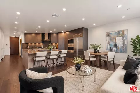 724 N Croft Ave #301, Los Angeles, CA 90069