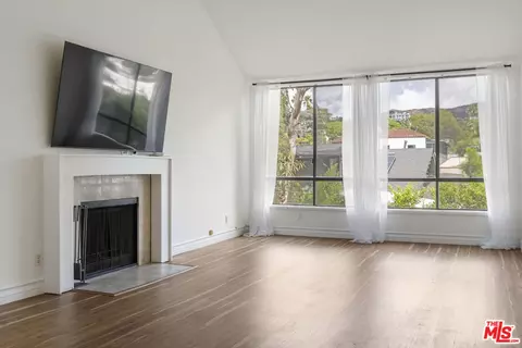 1900 Vine St #403, Los Angeles, CA 90068