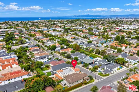 1250 8th St, Manhattan Beach, CA 90266