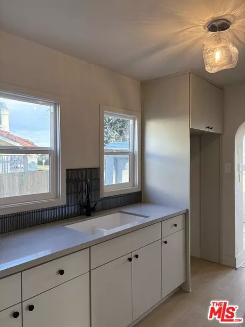 2211 W 79th St, Inglewood, CA 90305
