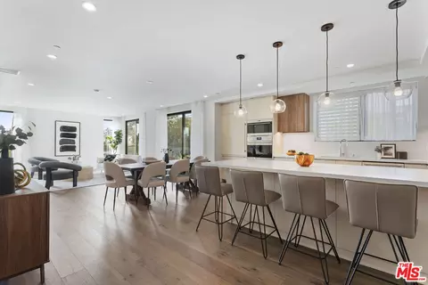 411 S Hamel Rd #209, Los Angeles, CA 90048