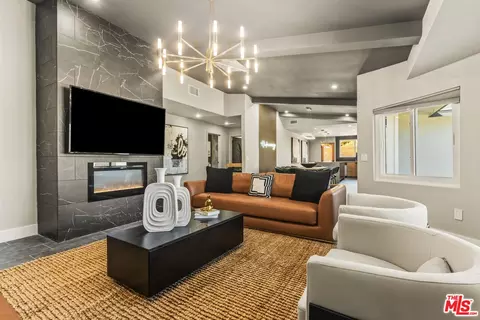 Living - 61045 Navajo Trl, Joshua Tree, CA 92252 photo 1 of 4