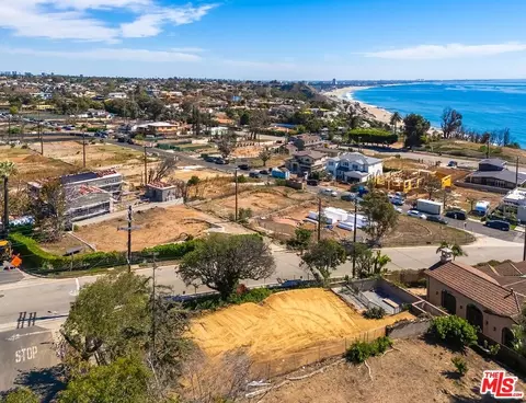 17000 Bollinger Dr, Pacific Palisades, CA 90272