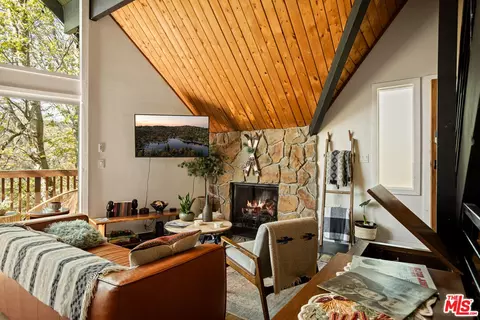 Living - 26364 Thunderbird Dr, Lake Arrowhead, CA 92352 photo 4 of 4