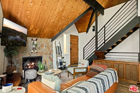 Living - 26364 Thunderbird Dr, Lake Arrowhead, CA 92352 photo 3 of 4