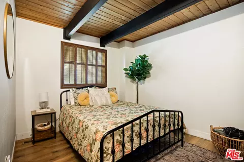 Bedroom - 26364 Thunderbird Dr, Lake Arrowhead, CA 92352 photo 8 of 9