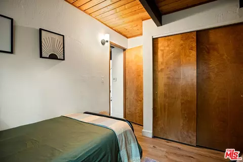 Bedroom - 26364 Thunderbird Dr, Lake Arrowhead, CA 92352 photo 6 of 9