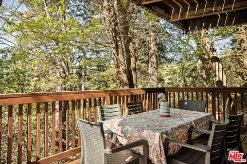 Exterior - 26364 Thunderbird Dr, Lake Arrowhead, CA 92352 photo 2 of 8