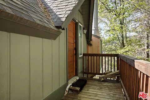 Exterior - 26364 Thunderbird Dr, Lake Arrowhead, CA 92352 photo 5 of 8