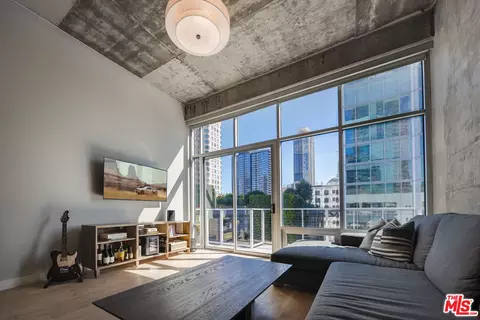 645 W 9th St #723, Los Angeles, CA 90015
