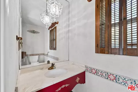 Bath - 707 E Palm Ave Apt A B C D Ave #A, B, C, D, Burbank, CA 91501 photo 1 of 6