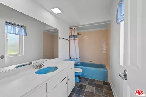 Bath - 707 E Palm Ave Apt A B C D Ave #A, B, C, D, Burbank, CA 91501 photo 4 of 6