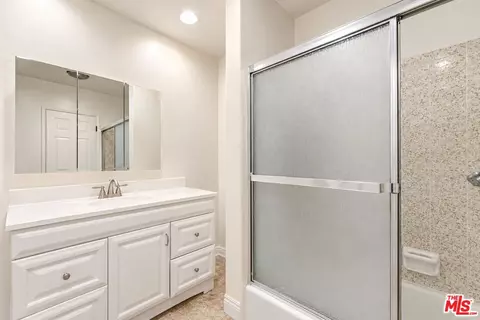 Bath - 707 E Palm Ave Apt A B C D Ave #A, B, C, D, Burbank, CA 91501 photo 5 of 6