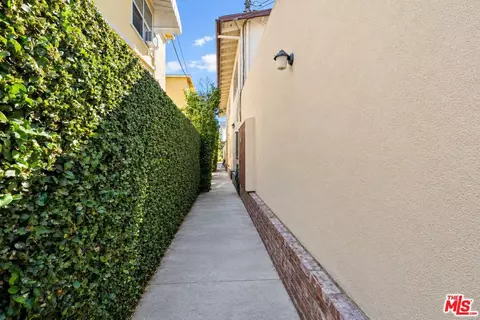 Entry Way - 707 E Palm Ave Apt A B C D Ave #A, B, C, D, Burbank, CA 91501 photo 6 of 6