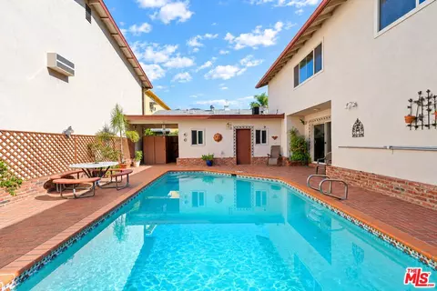 Exterior - 707 E Palm Ave Apt A B C D Ave #A, B, C, D, Burbank, CA 91501 photo 4 of 8
