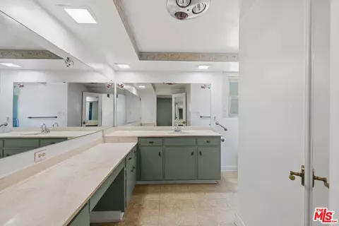 Bath - 707 E Palm Ave Apt A B C D Ave #A, B, C, D, Burbank, CA 91501 photo 2 of 6