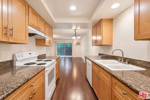 Kitchen - 707 E Palm Ave Apt A B C D Ave #A, B, C, D, Burbank, CA 91501 photo 4 of 4