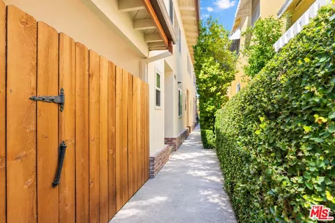 Exterior - 707 E Palm Ave Apt A B C D Ave #A, B, C, D, Burbank, CA 91501 photo 8 of 8