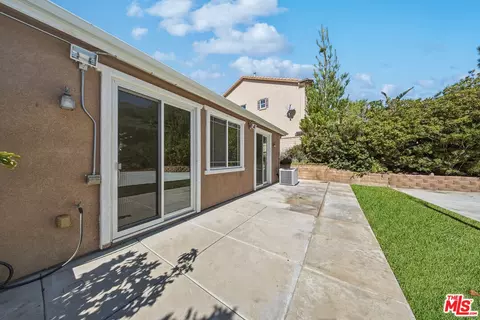 Exterior - 28016 Eddie Ln, Santa Clarita, CA 91350 photo 5 of 8