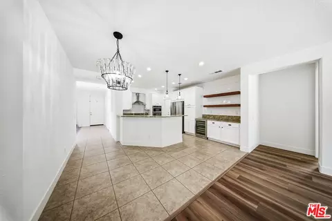 Entry Way - 28016 Eddie Ln, Santa Clarita, CA 91350 photo 4 of 4