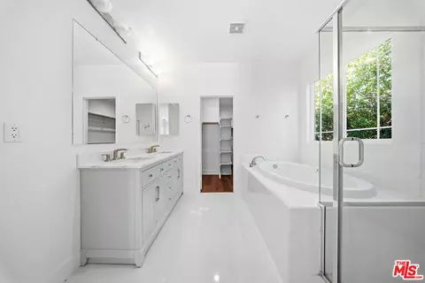 Bath - 28016 Eddie Ln, Santa Clarita, CA 91350 photo 1 of 2