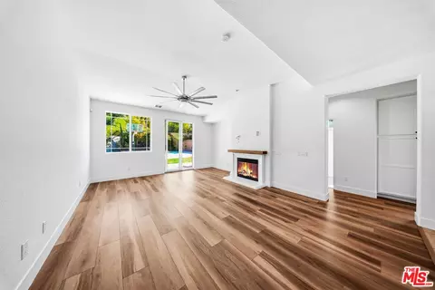 Living - 28016 Eddie Ln, Santa Clarita, CA 91350 photo 1 of 4