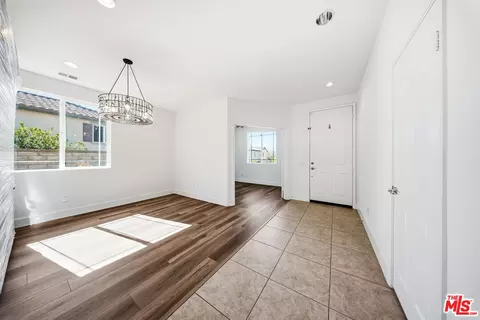 Entry Way - 28016 Eddie Ln, Santa Clarita, CA 91350 photo 2 of 4